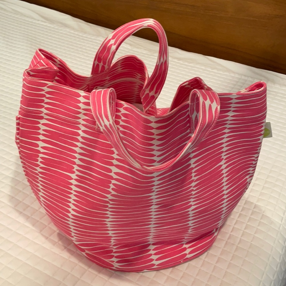 NWOT See Design circle tote in pink